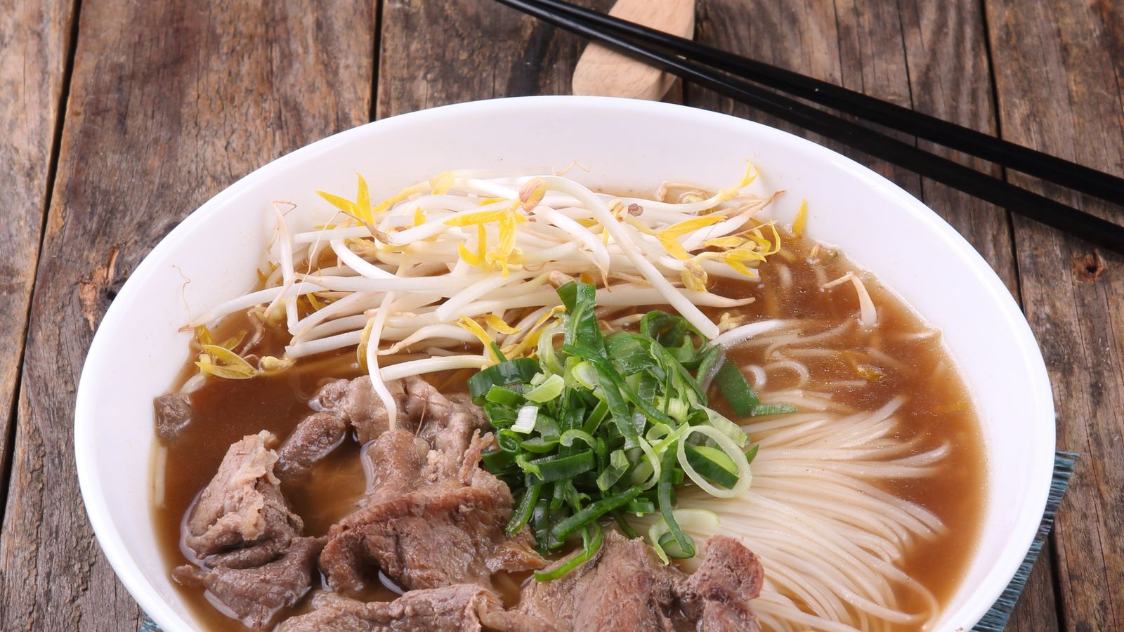 ก๋วยเตี๋ยวเนื้อ + ร้านตามสั่งเก่าแก่ เมืองอ่างทอง