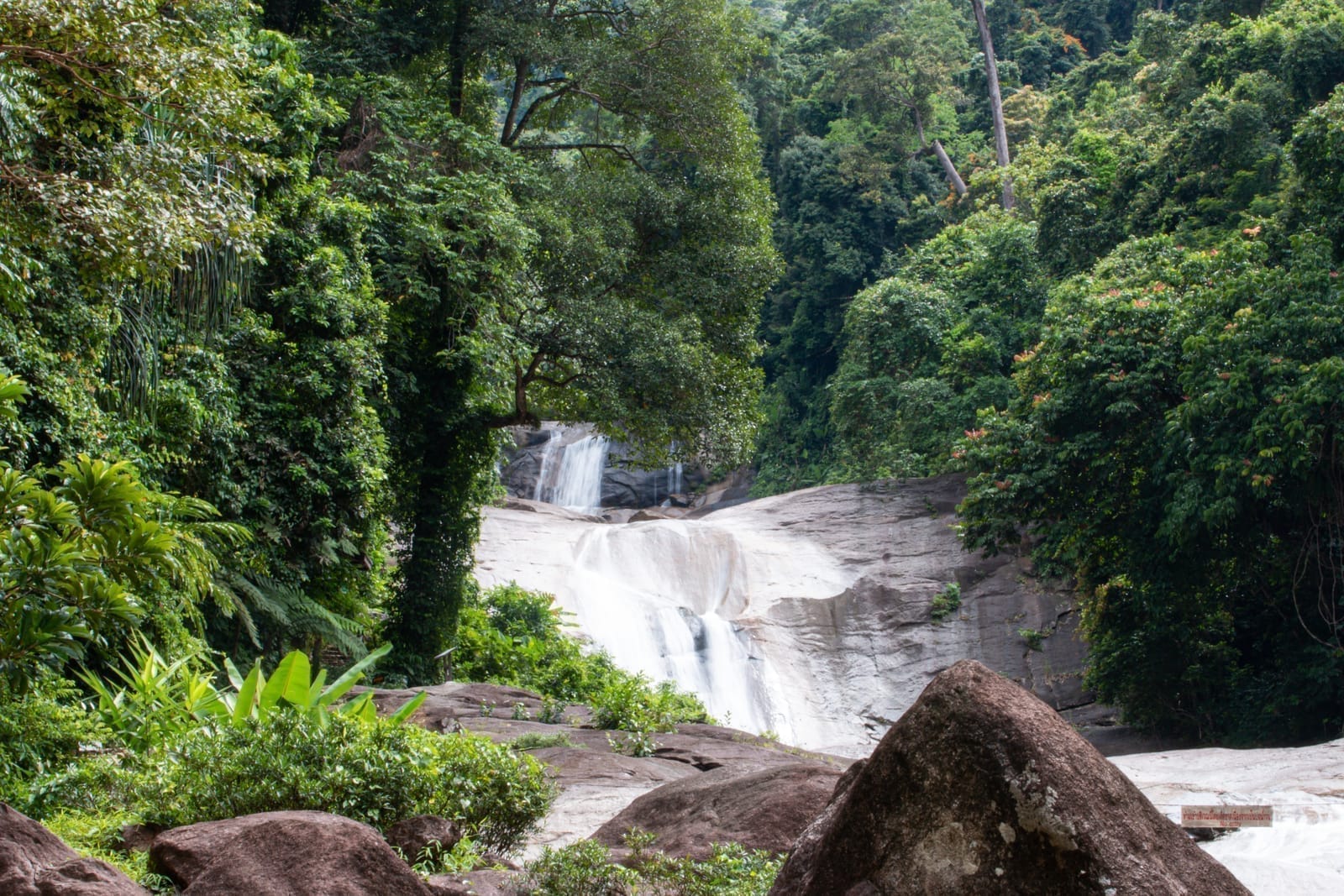 บ้านคีรีวง หมู่บ้านเชิงเขาหลวง อากาศดี ลำธารใส