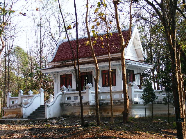 บ้านน้ำพี้ ชุมชนตีมีด แหล่งเหล็กในตำนาน
