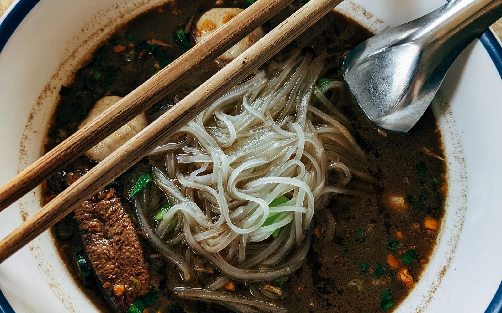 ของกินตลาดโบราณบางพลี 9 ร้านเก่าในเรือนไม้ริมคลอง