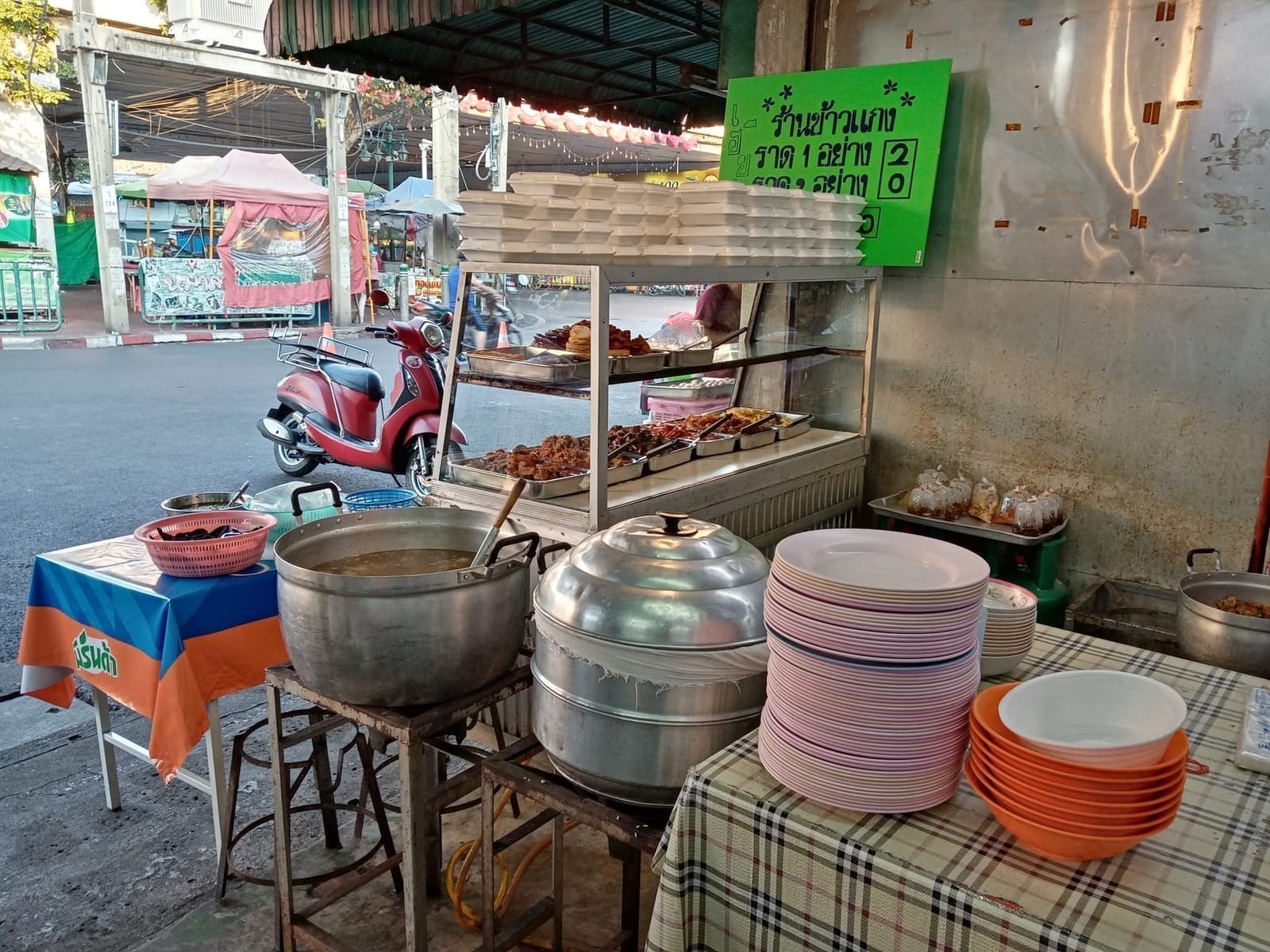 ข้าวแกงกรุงเทพ 10 ร้านในตำนานและร้านเด็ดตามย่าน