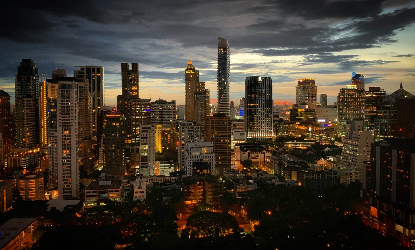 รูฟท็อปบาร์กรุงเทพ 10 อันดับ วิวแม่น้ำ & สกายไลน์