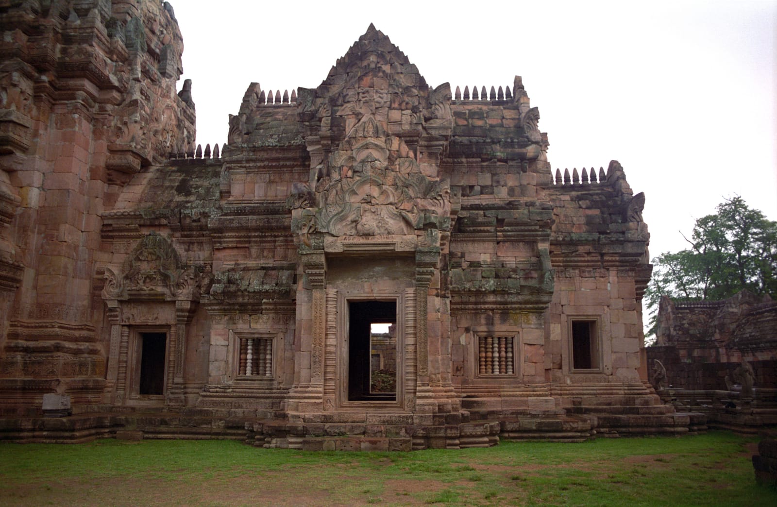 ที่เที่ยวบุรีรัมย์ ปราสาทขอม สนามกีฬา ภูเขาไฟ ครบในเมืองเดียว