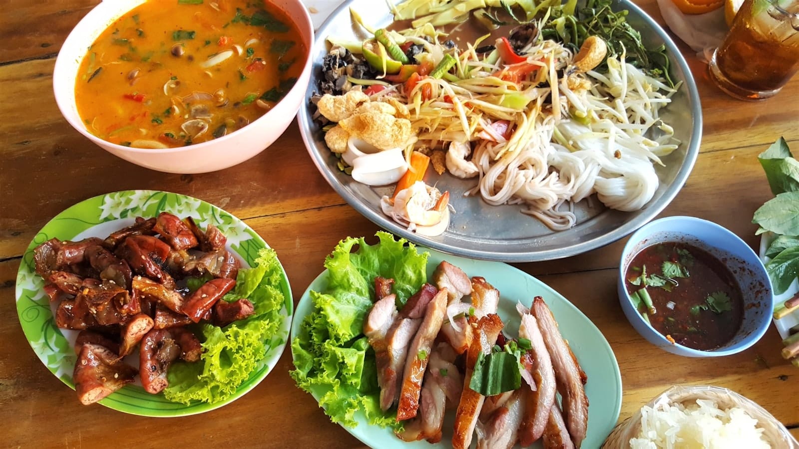 ร้านอาหารอีสานบุรีรัมย์ ส้มตำ ลาบ ก้อย ไก่ย่าง ที่คนท้องถิ่นไปจริง