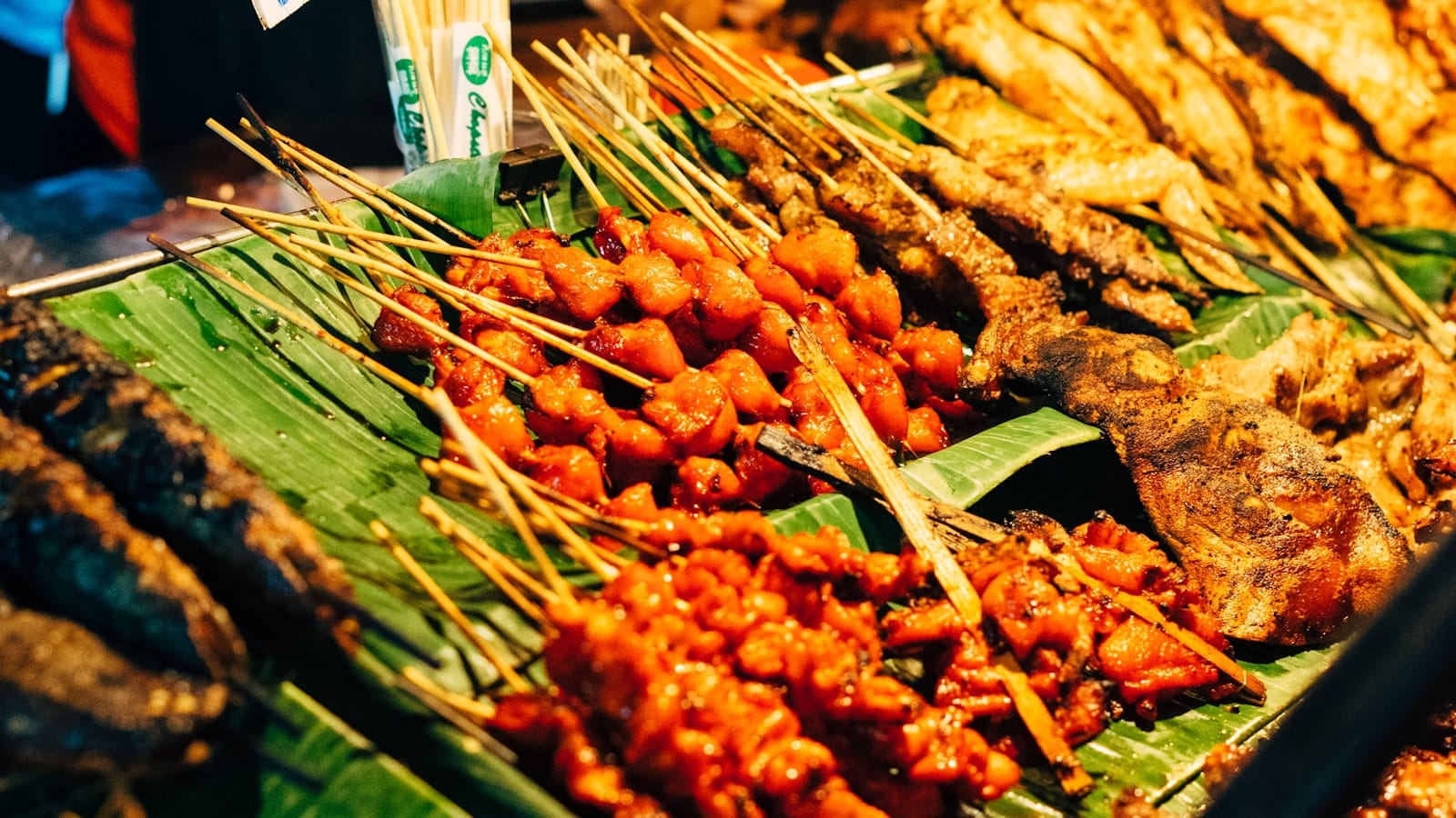 สตรีทฟู้ดและตลาดเย็นชัยภูมิ ของย่าง ของทอด ขนมพื้นถิ่น เดินชิมยามค่ำ