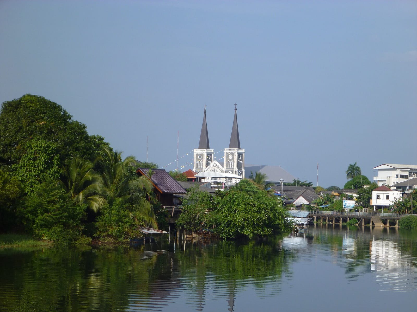 การเดินทางไปจันทบุรี จากกรุงเทพ + เที่ยวในเมือง