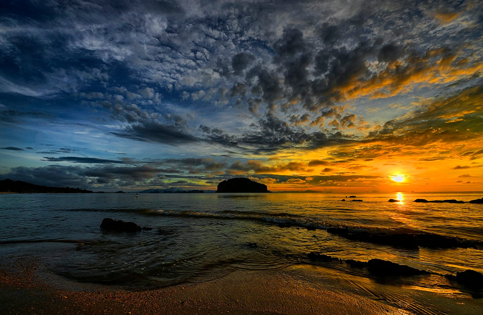 แผนเที่ยวชุมพร 1 วัน หาดทรายรี–เสด็จเตี่ย–อาหารทะเล
