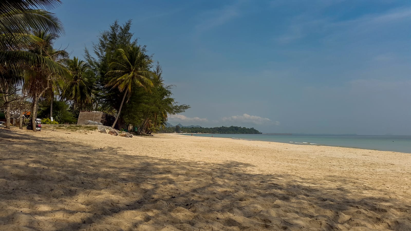 เที่ยวชุมพรกับครอบครัว หาดทุ่งวัวแล่น เกาะ คาเฟ่