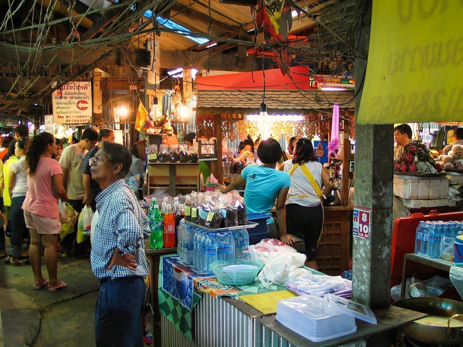 ตลาดน้ำดอนหวาย กินเที่ยวริมท่าจีน นั่งเรือชมสวน