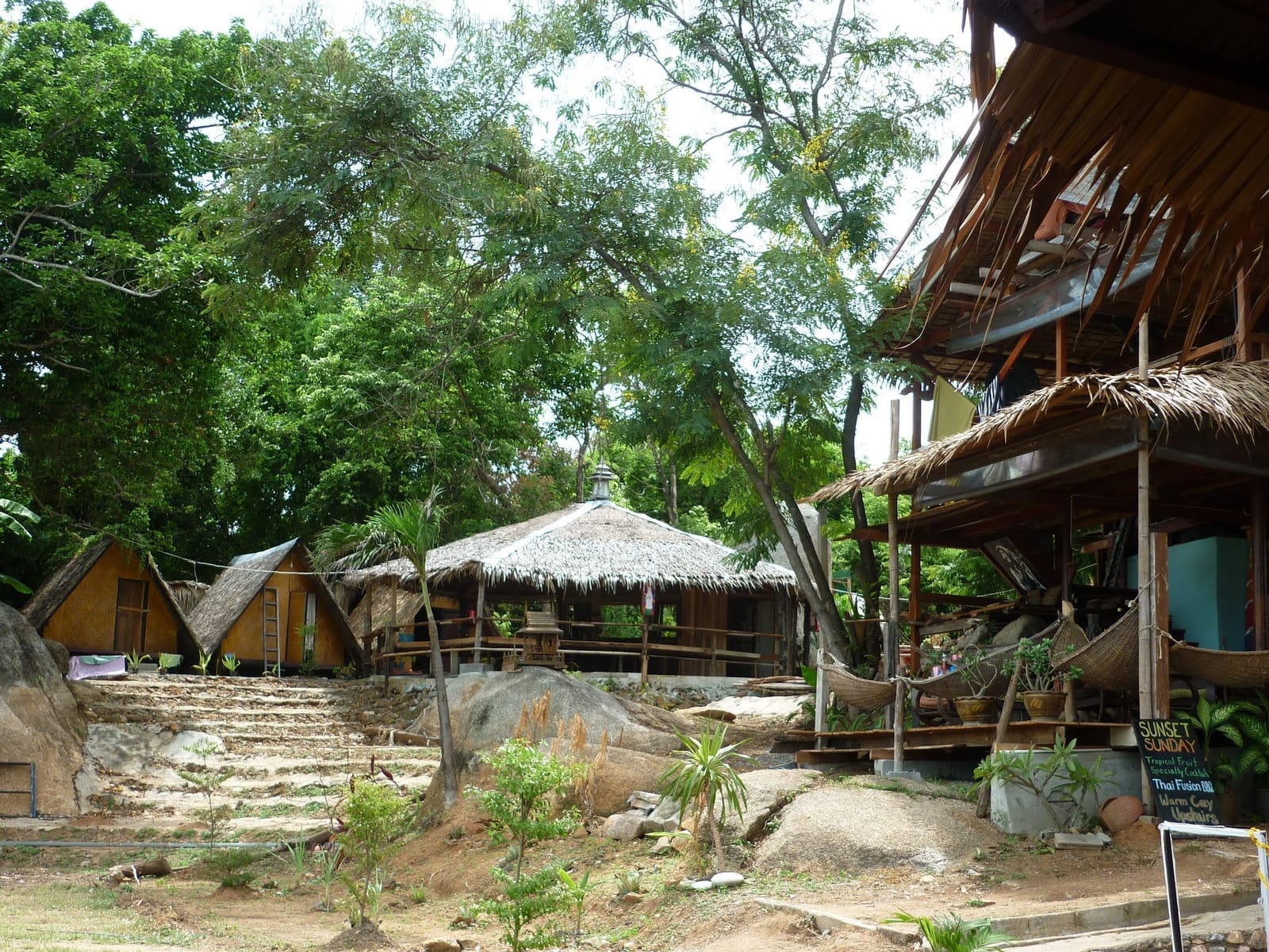 หินตาหินยาย กลุ่มหินรูปทรงแปลกริมหาดละไม