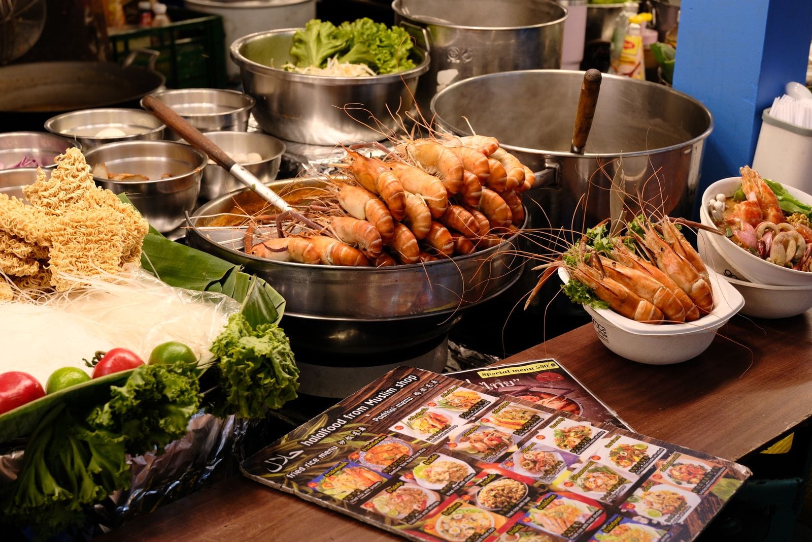 ตลาดโต้รุ่งหัวหิน เดินกินยาวยามค่ำคืน