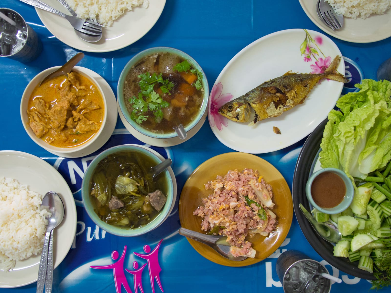 ร้านอาหารไทยถิ่นหัวหิน ตามสั่ง ข้าวแกง รสจัด ราคาคนท้องถิ่น