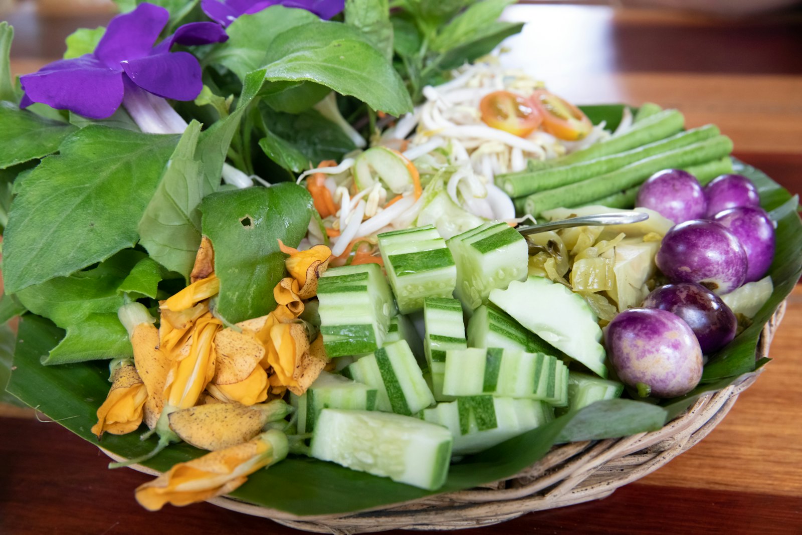 ร้านอาหารอีสานกาฬสินธุ์ ส้มตำ ลาบ ก้อย ไก่ย่าง ที่คนท้องถิ่นไปจริง