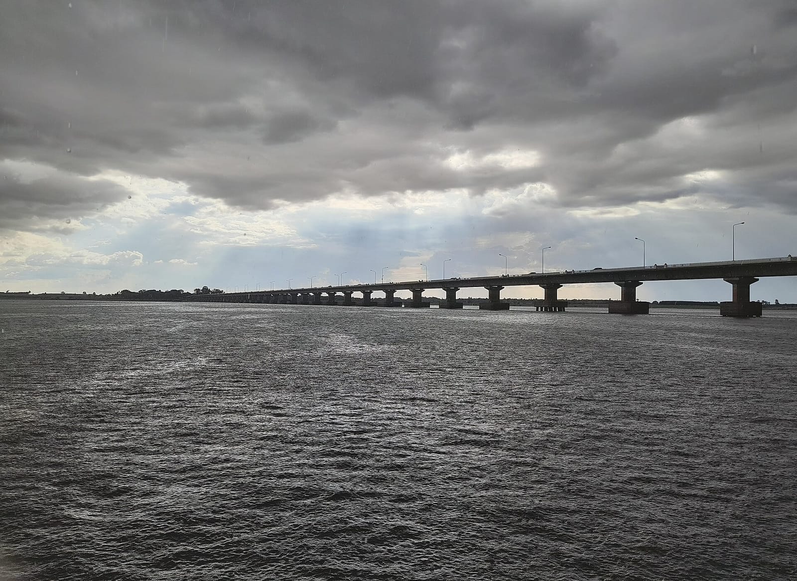 แผนชิลริมเขื่อนลำปาว นั่งกินปลา เล่นน้ำหาดดอกเกด
