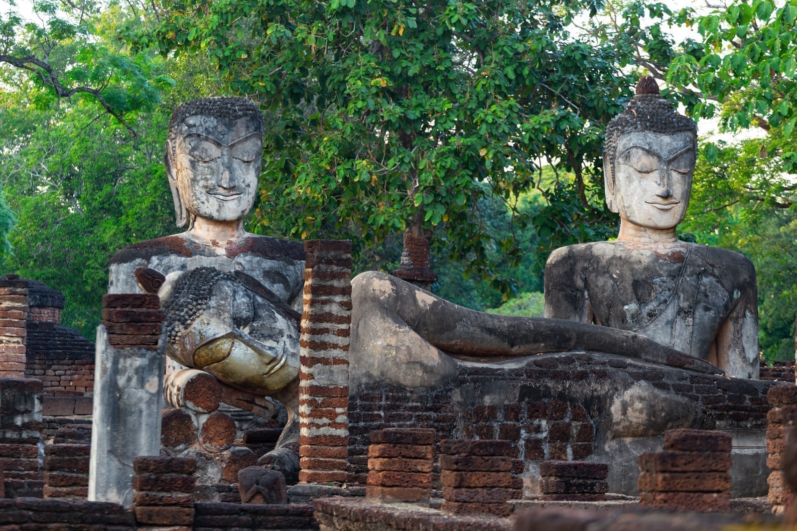 อุทยานประวัติศาสตร์กำแพงเพชร เมืองมรดกโลกศิลาแลงกลางป่า