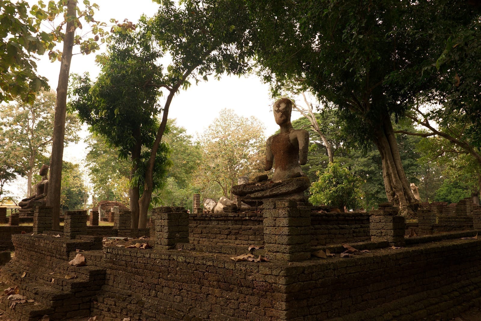 เดินเมืองเก่ากำแพงเพชร กำแพงเมือง ริมน้ำปิง คาเฟ่เงียบ ๆ