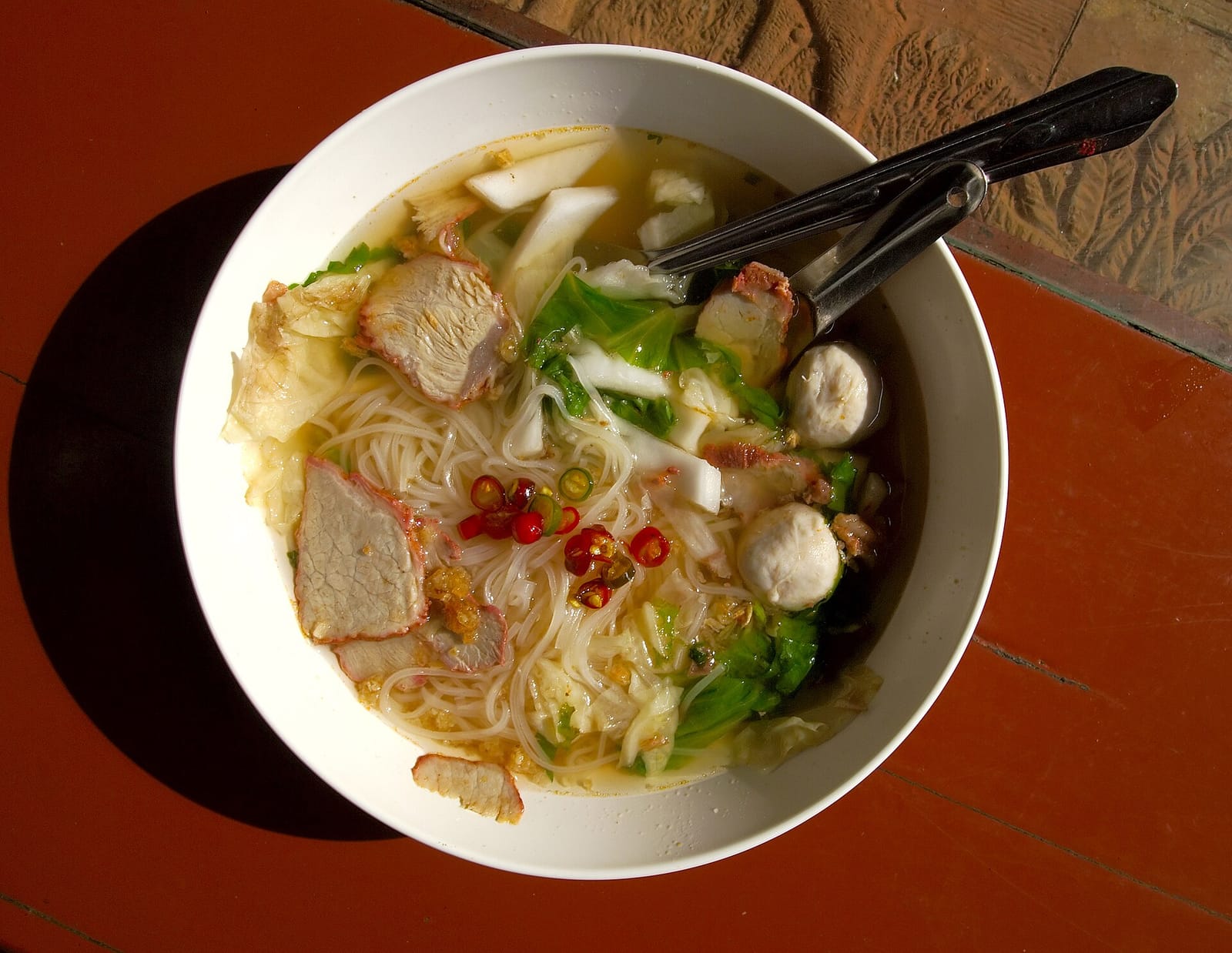 อาหารเช้าแบบคนกาญจน์ ตลาดเช้า ก๋วยเตี๋ยว กาแฟโบราณ