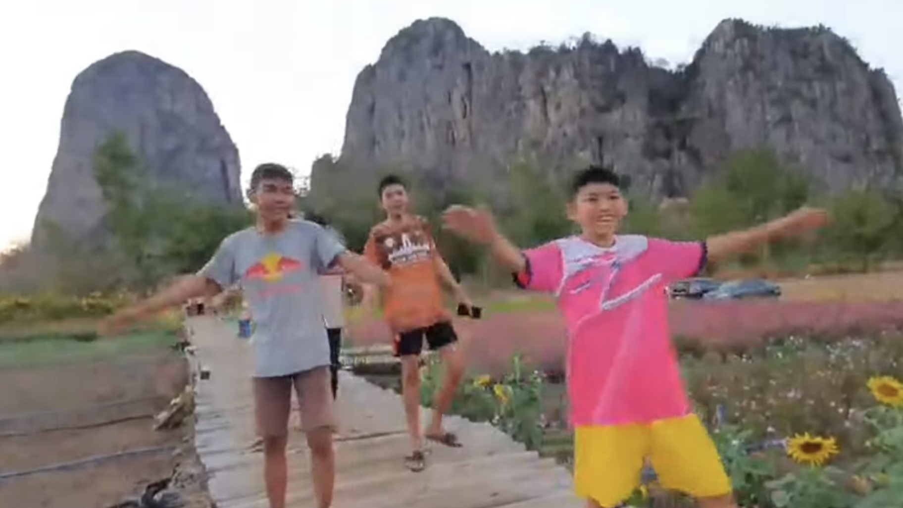 เขาฉกรรจ์ ถ้ำ วัด และค้างคาวนับล้าน