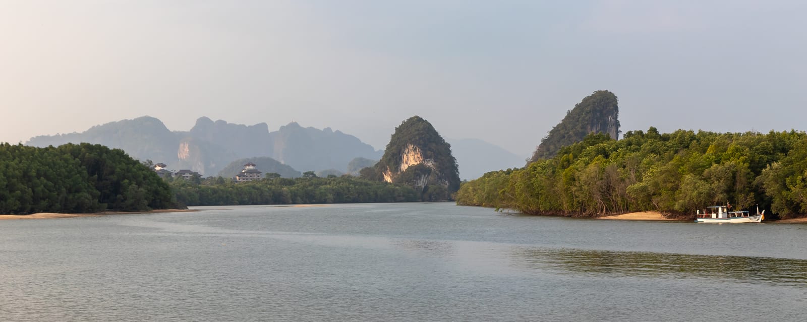 เขาขนาบน้ำ สัญลักษณ์เมืองกระบี่