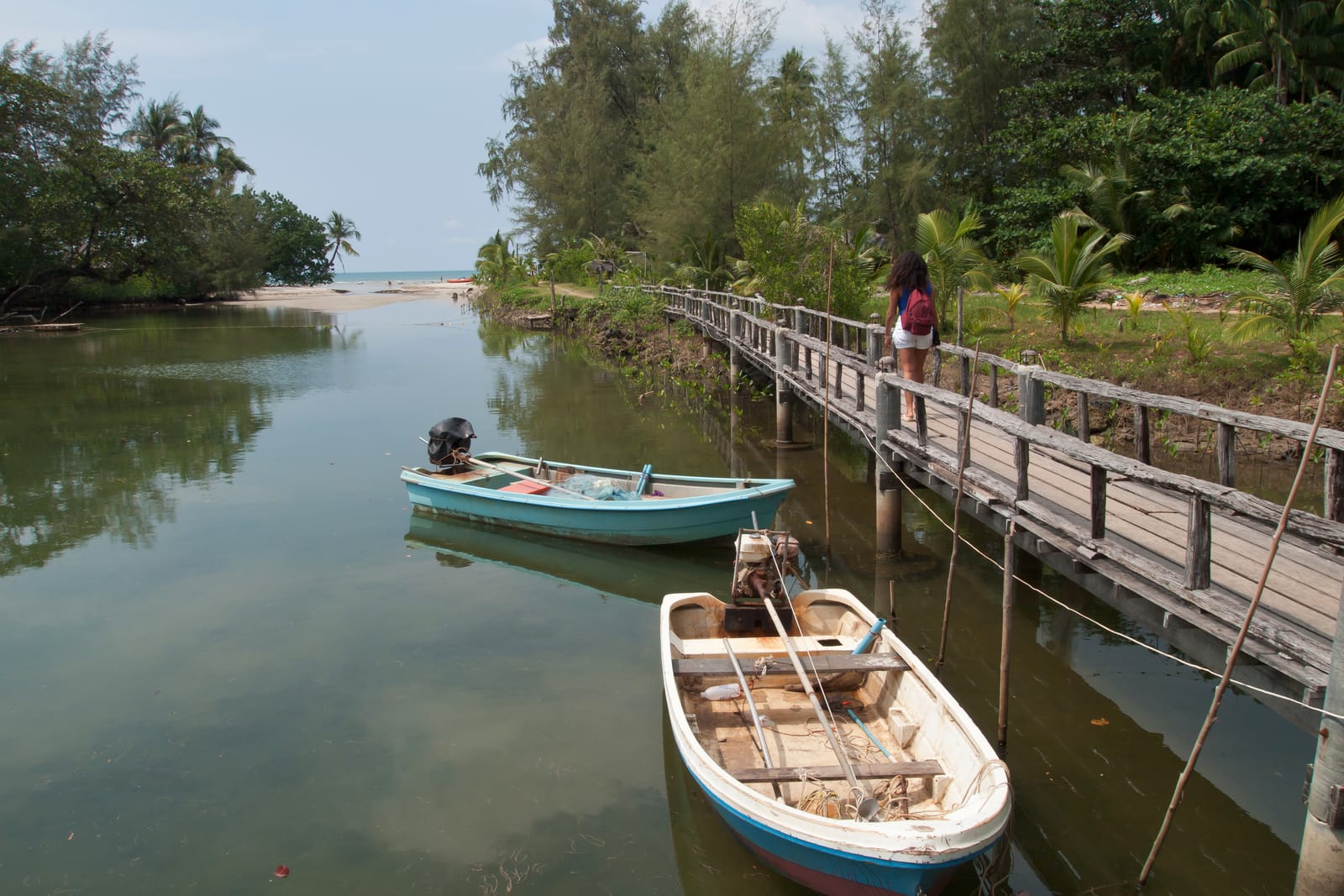 เที่ยวเกาะช้าง หาด น้ำตก ข้ามเรือ ที่พัก ครบจบ