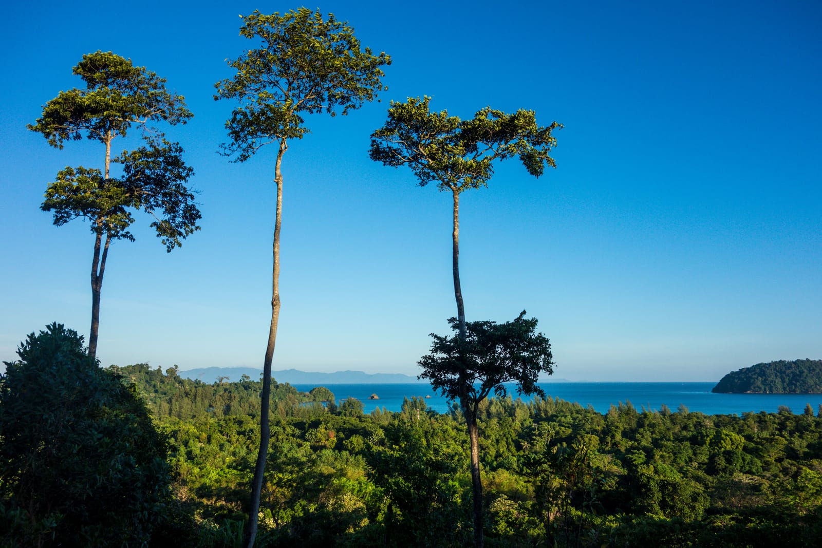 เกาะช้าง ระนอง เกาะเงียบ หาดสงบ ที่พักบ้าน ๆ