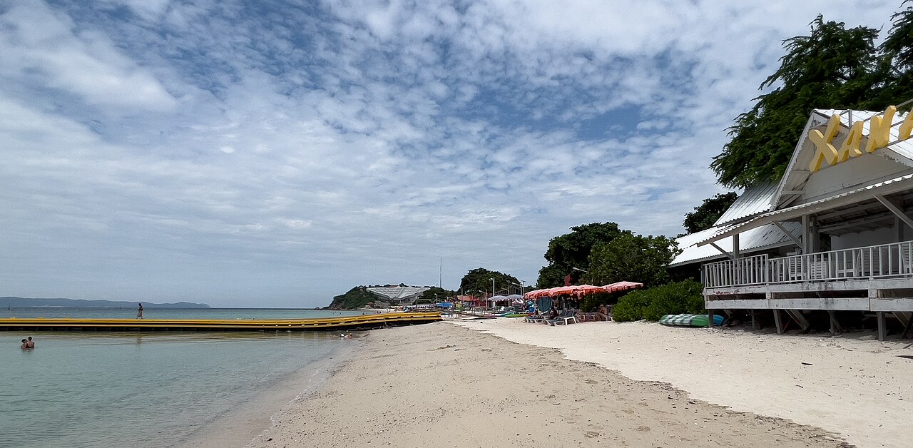 Samae Beach, Koh Larn White sand, clear water, all-day chill
