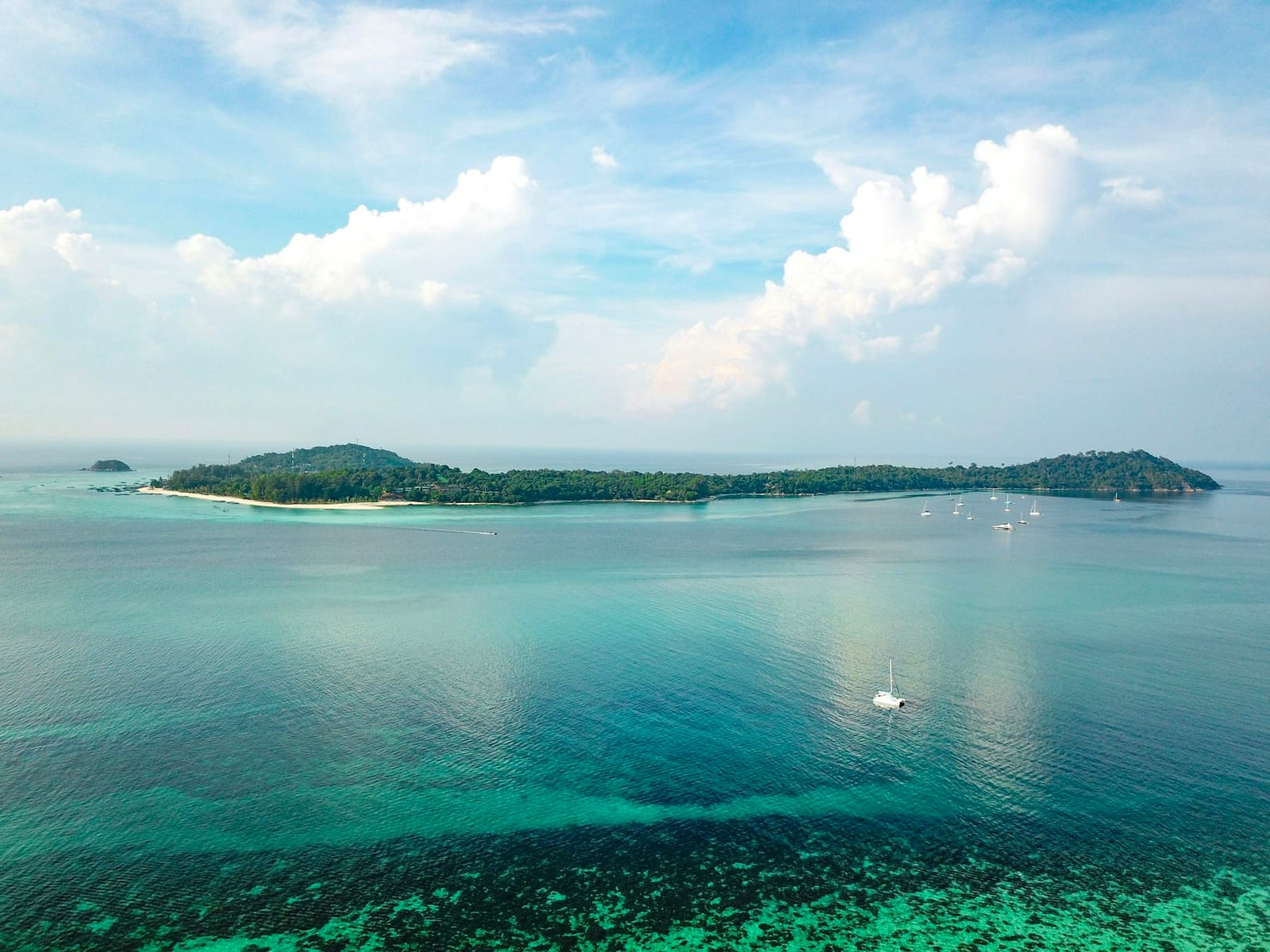 เกาะหลีเป๊ะ 3 วัน 2 คืน ครบ 3 หาด · ดำน้ำเกาะรอบ ๆ · ผาชะโด