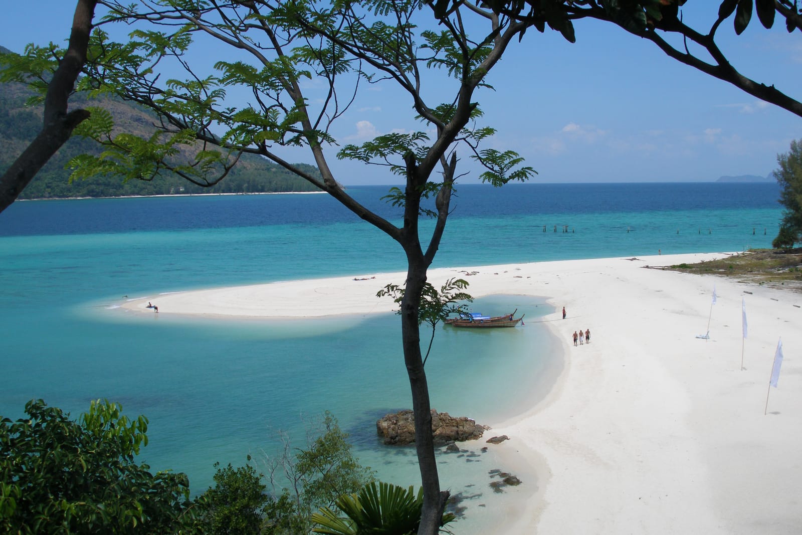 ที่เที่ยวเกาะหลีเป๊ะ สามหาด ดำน้ำตื้น เกาะอาดัง หินงาม