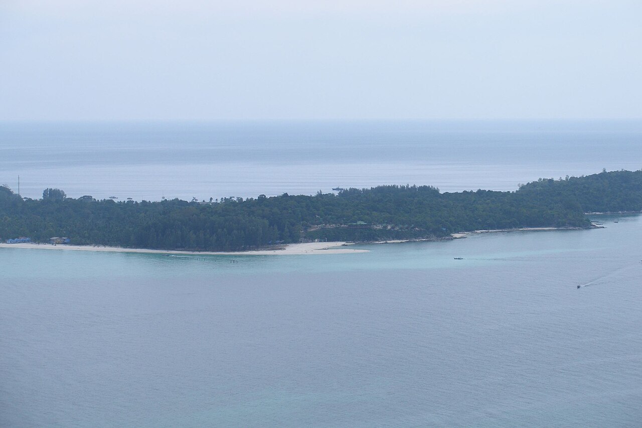 เกาะอาดัง ผาชะโด วิวเห็นหลีเป๊ะทั้งเกาะ