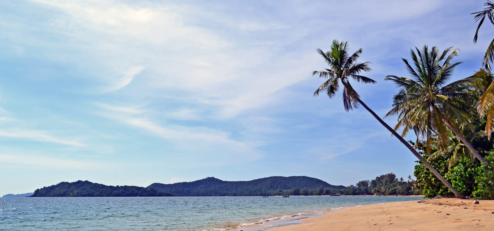 บาร์ริมหาดเกาะหมาก นั่งดื่มชมพระอาทิตย์ตกอ่าวเก๋า