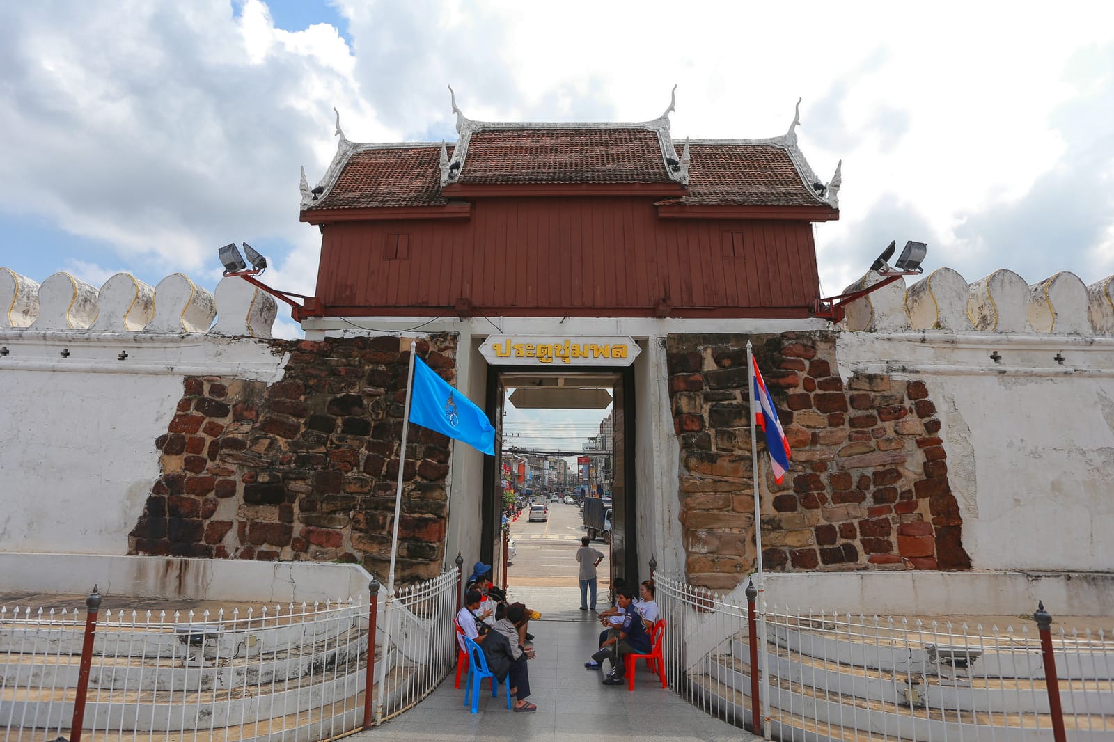 เดินเมืองเก่าโคราช ประตูชุมพล วัด ย่าน ของกิน