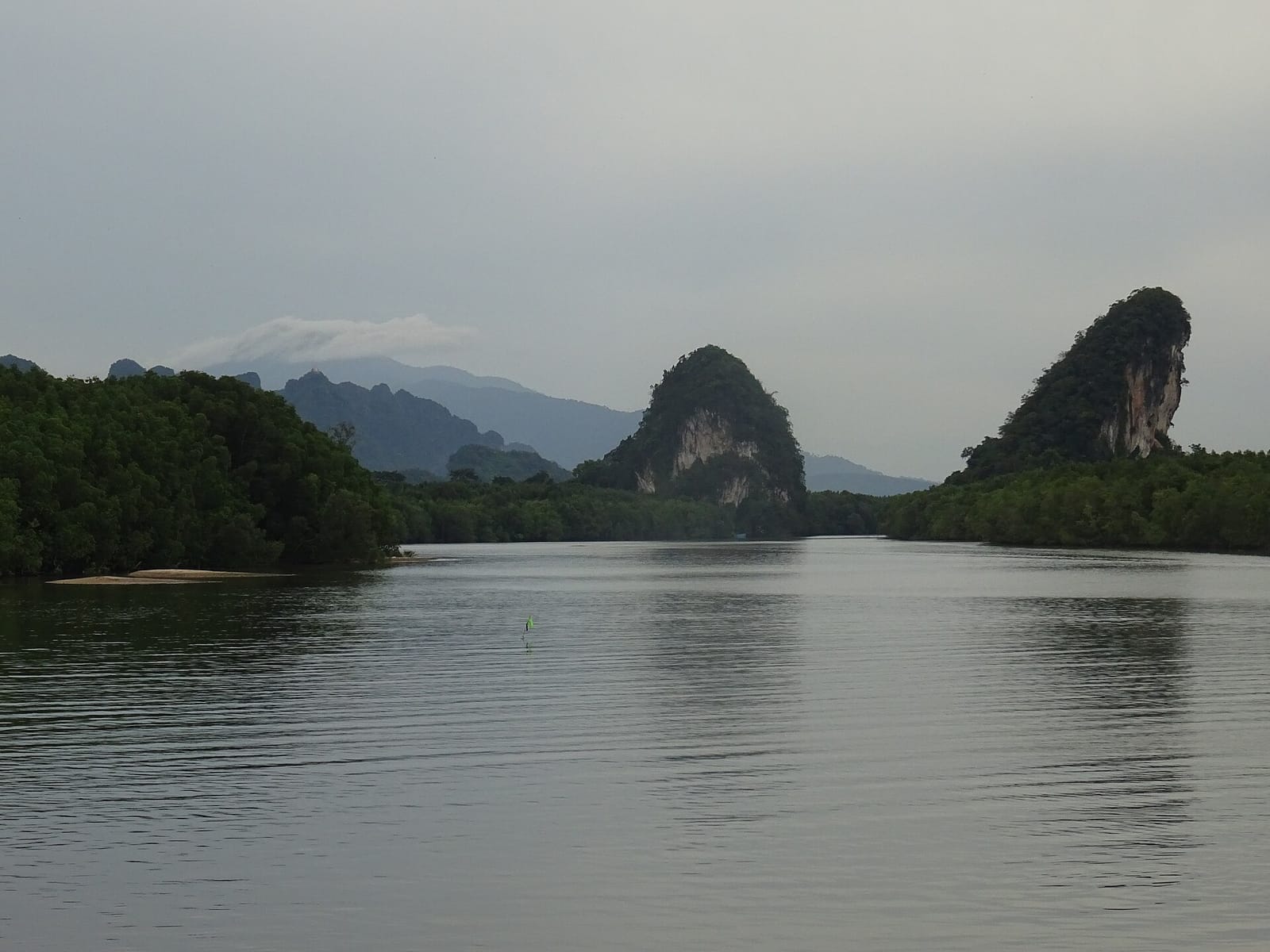 เที่ยวเมืองกระบี่ ถนนคนเดิน ตลาด และจุดเช็คอินในเมือง