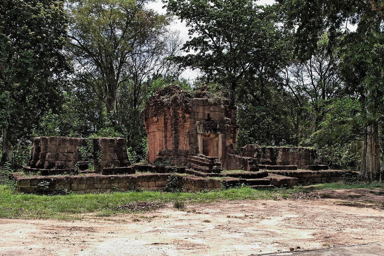 กู่บ้านเขวา (กู่มหาธาตุ) ปราสาทขอมพันปีในเมืองมหาสารคาม