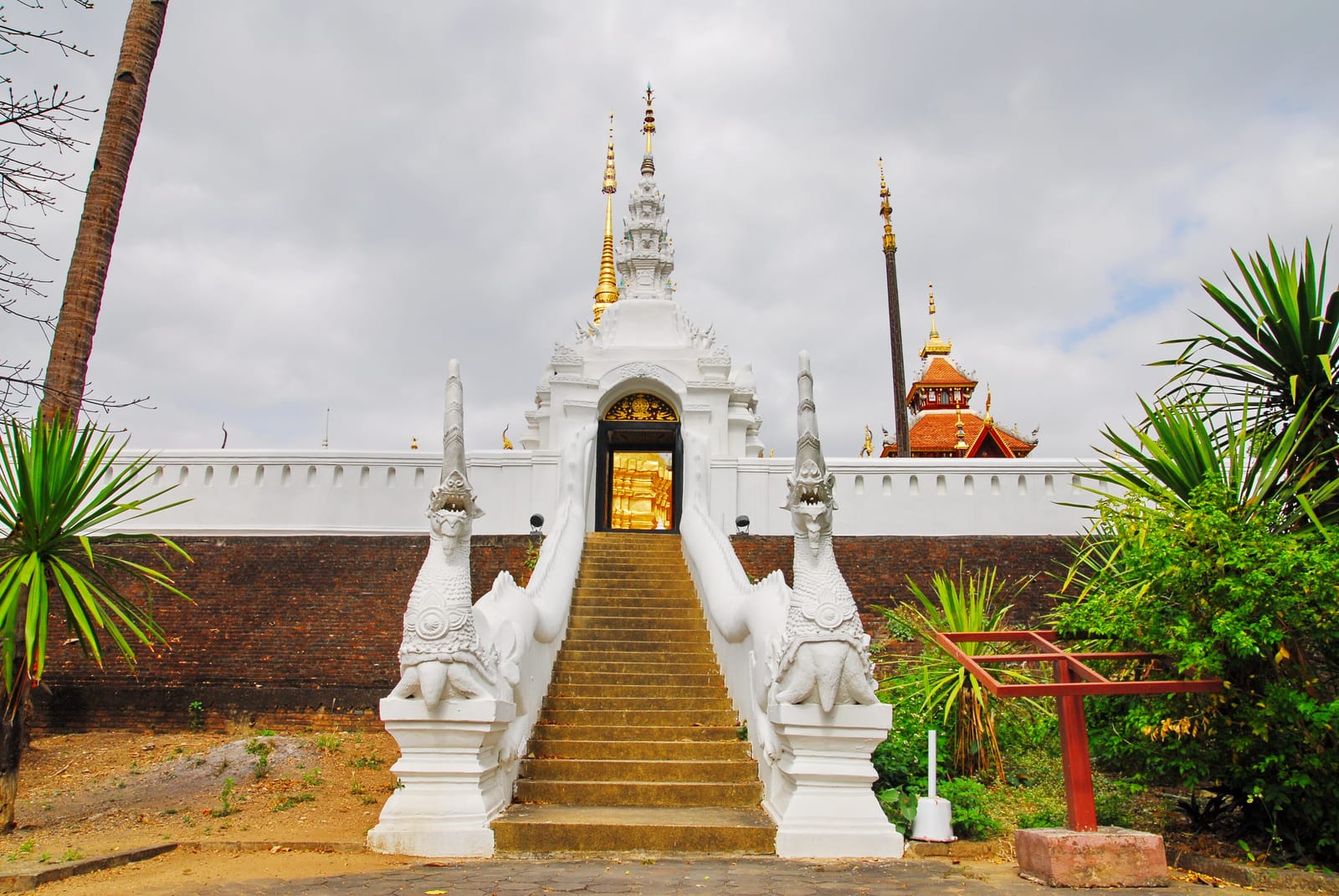 วัดเด่นลำปาง เส้นทางไหว้พระที่ไม่ควรพลาด