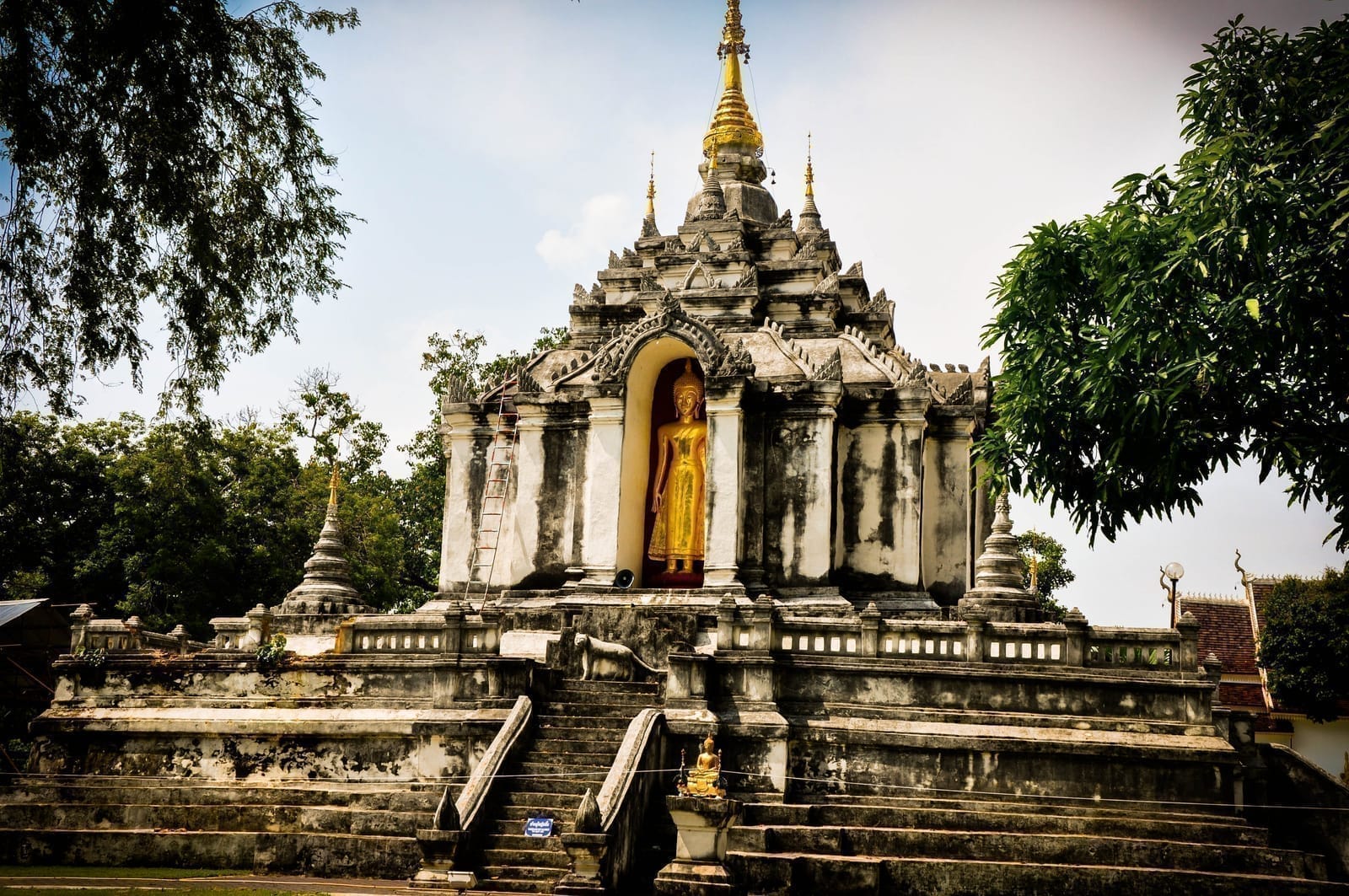 วัดเด่นลำพูน ที่ไม่ควรพลาด