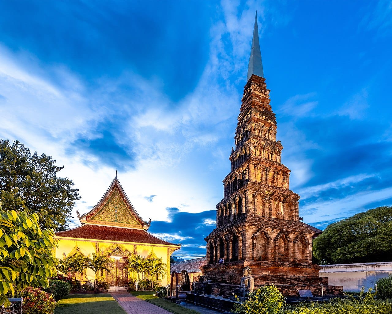 เที่ยวลำพูนกับครอบครัว ไหว้พระ ทุ่งนา ผ้าทอ