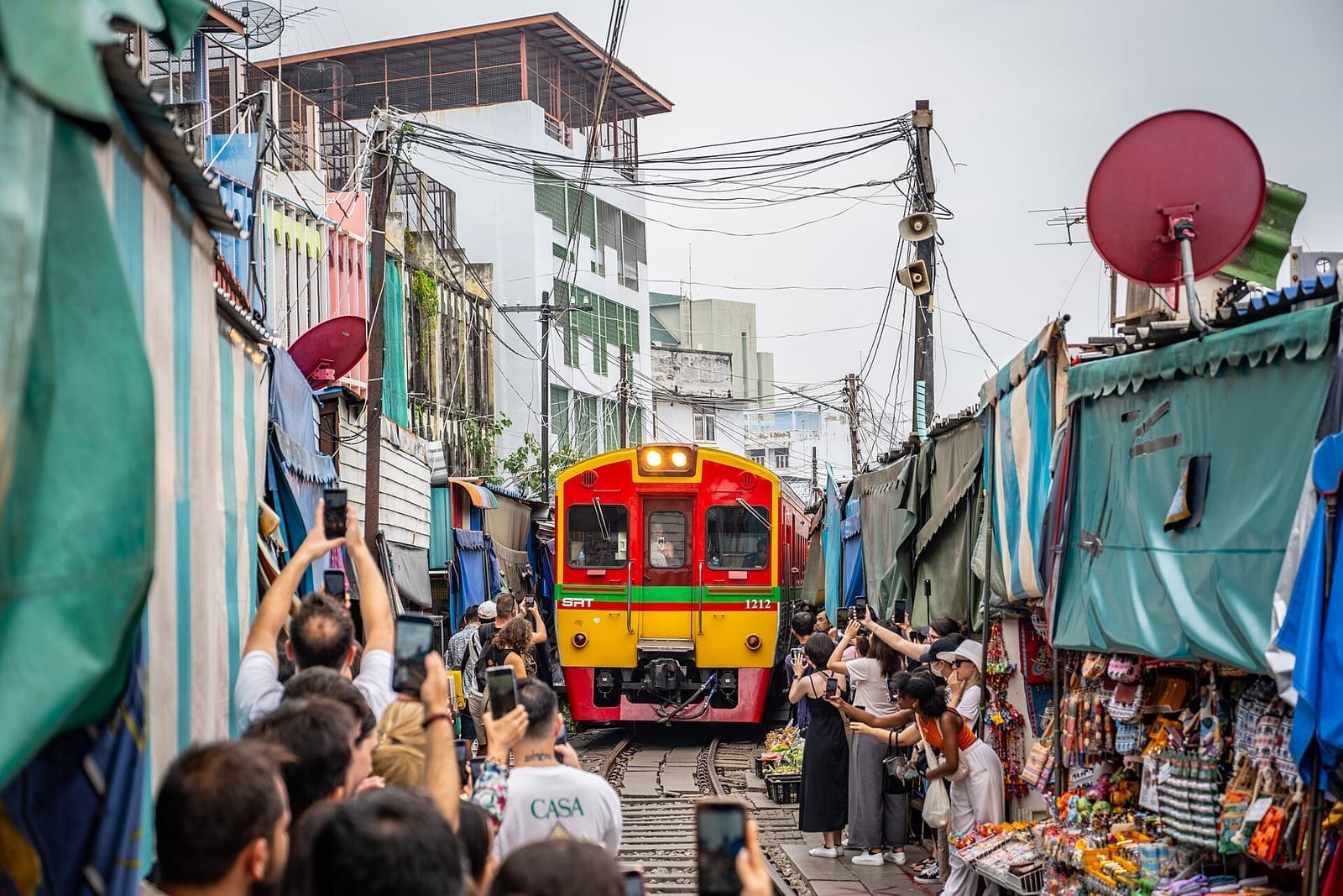 ของกินตลาดแม่กลอง–ตลาดร่มหุบ เดินกินระหว่างรอรถไฟ