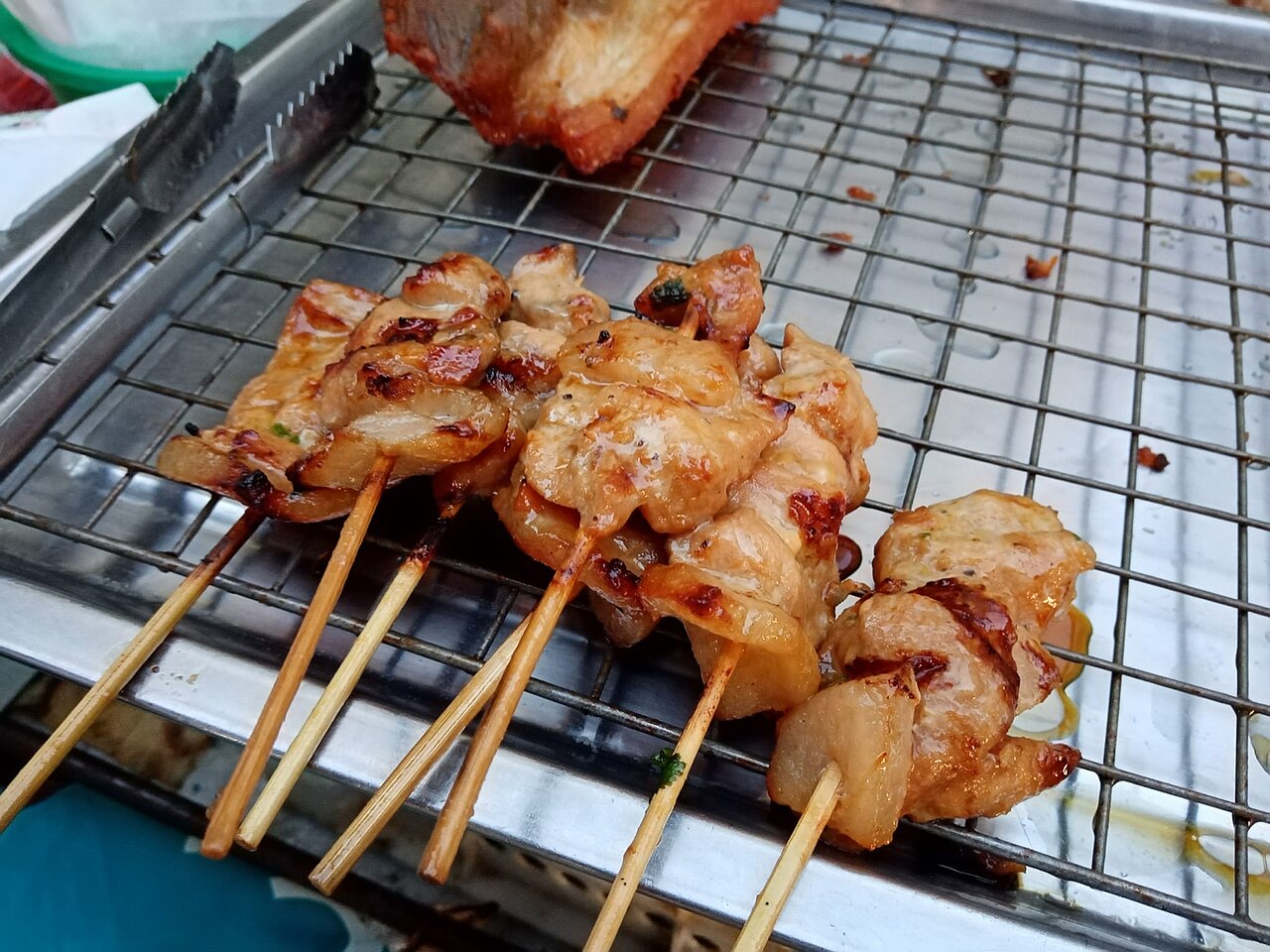 อาหารเช้าแบบคนมหาสารคาม ข้าวเหนียวหมูปิ้ง ขนมจีน ข้าวต้ม กาแฟ ตลาดเช้า