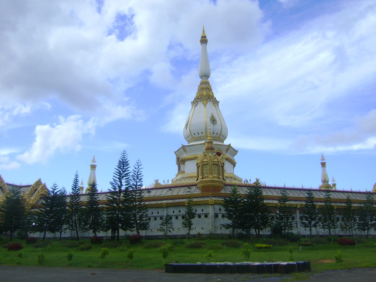 มหาสารคาม–ร้อยเอ็ด เที่ยวพระธาตุและเมืองอีสานใกล้กัน 2 วัน 1 คืน