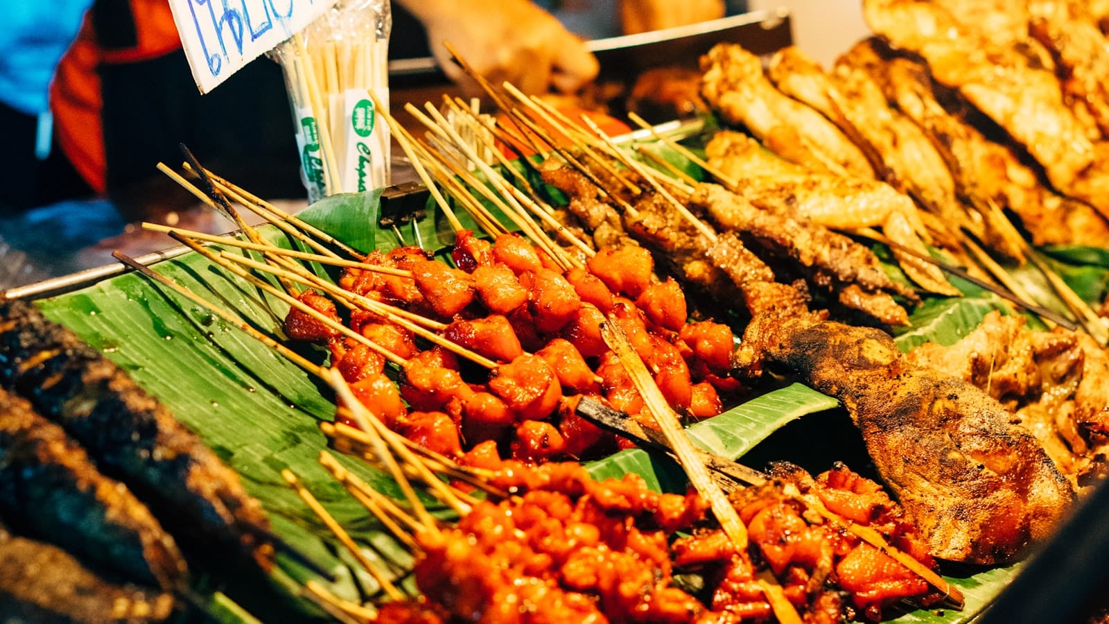 สตรีทฟู้ดมหาสารคาม เดินชิมตลาดโต้รุ่งยามค่ำ
