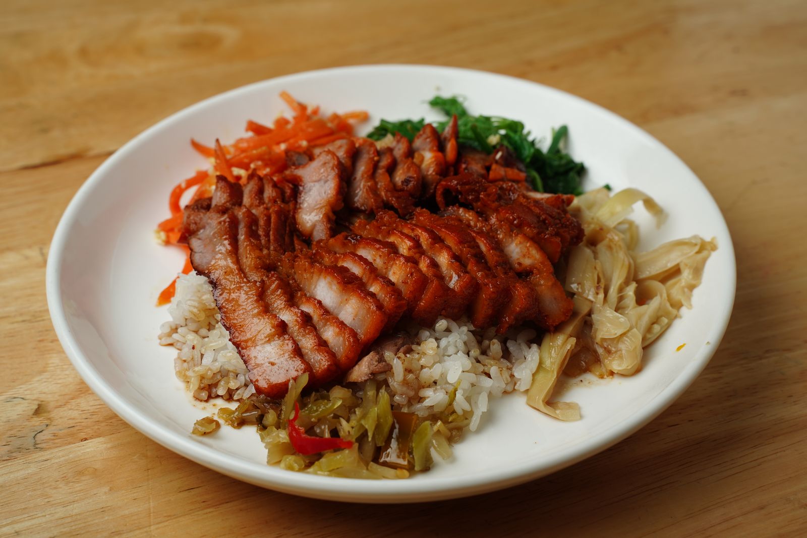 ข้าวหมูแดงนครปฐม 7 ร้านเก่าแก่รอบองค์พระ