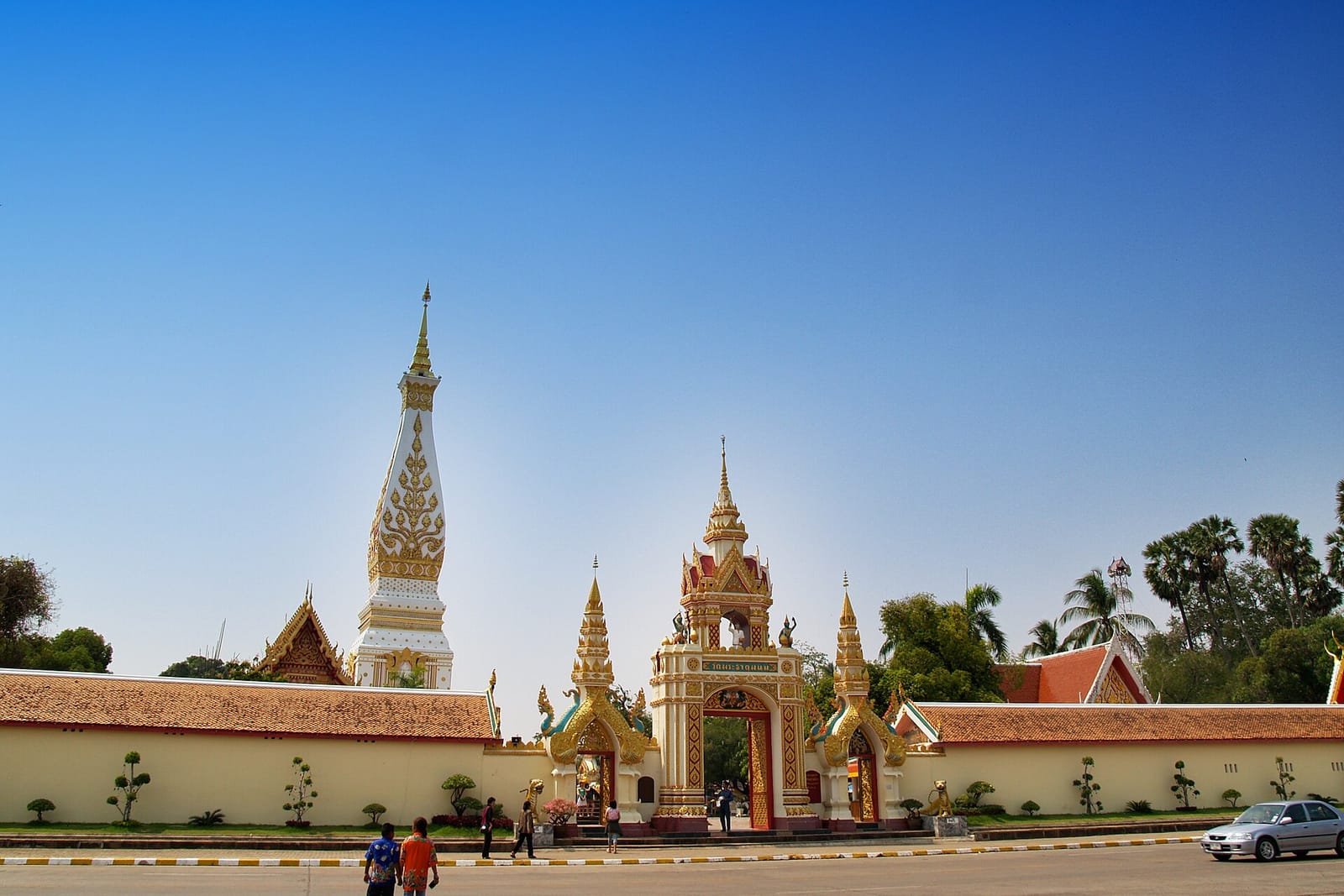 การเดินทางในนครพนม ไปยังไง เที่ยวไง ข้ามลาวไง