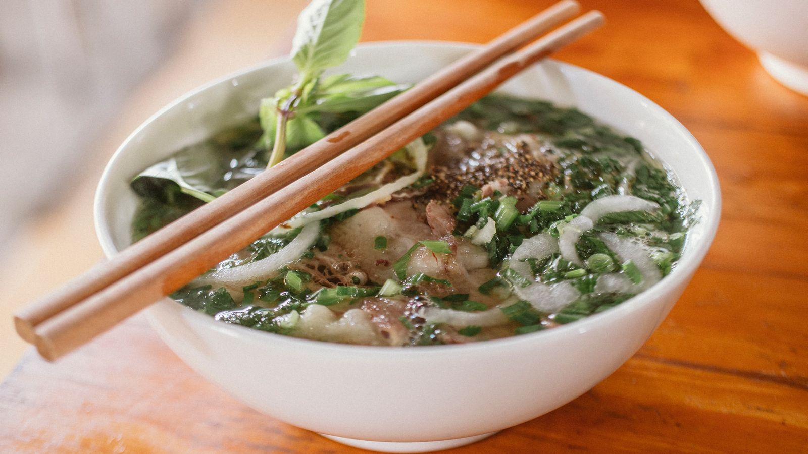 อาหารเช้าแบบคนนครพนม ก๋วยจั๊บญวน ข้าวเปียกเส้น กาแฟ