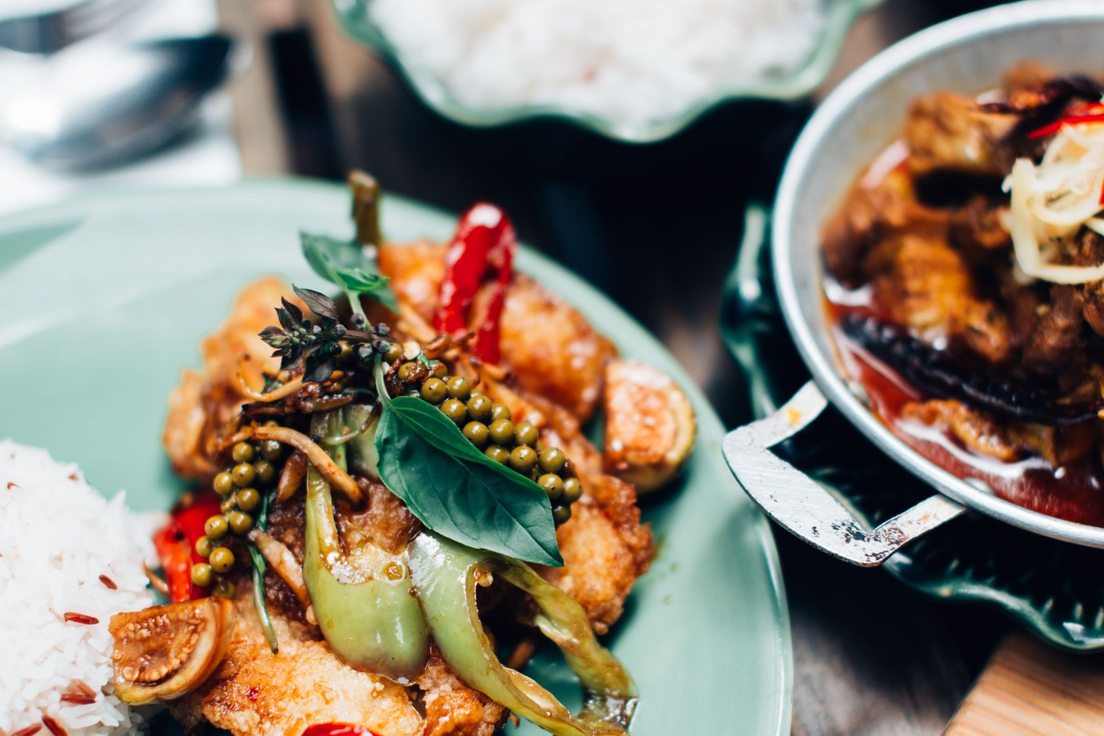 ข้าวแกงปักษ์ใต้เมืองคอน 9 ร้านเรียงถาดที่ต้องลอง