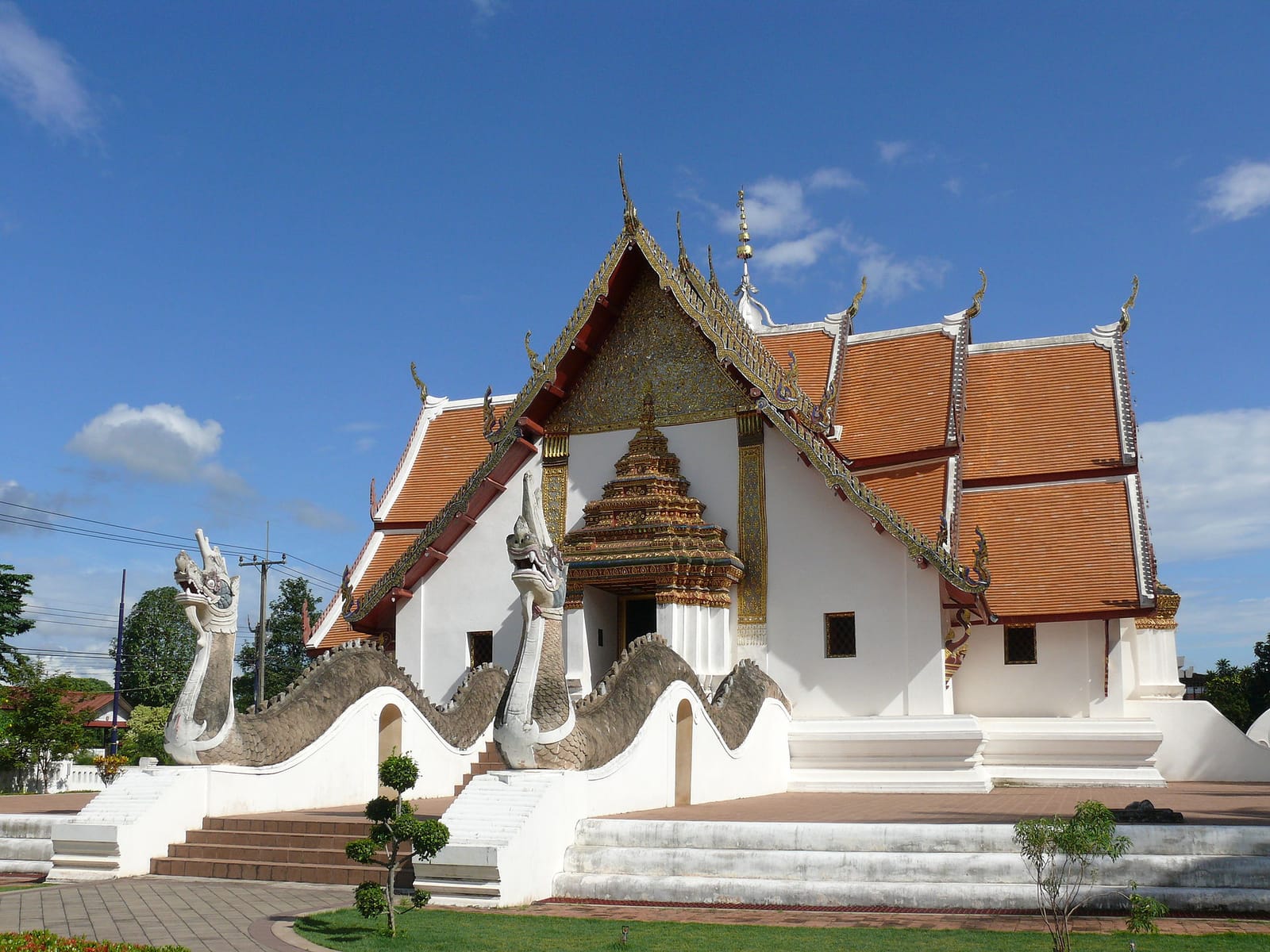 เที่ยวน่าน 1 วัน วัดภูมินทร์–เมืองเก่า–กาดข่วง