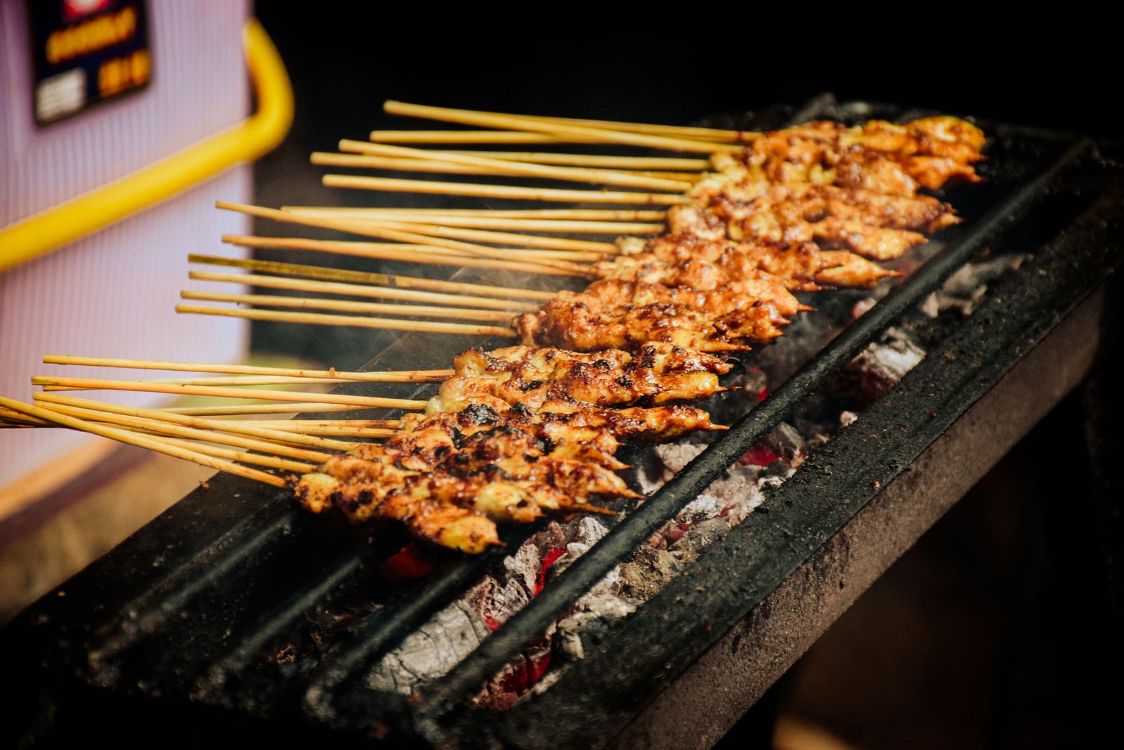 ข้าวเหนียวไก่กอและนราธิวาส ไก่ย่างราดกะทิเครื่องเทศมลายู