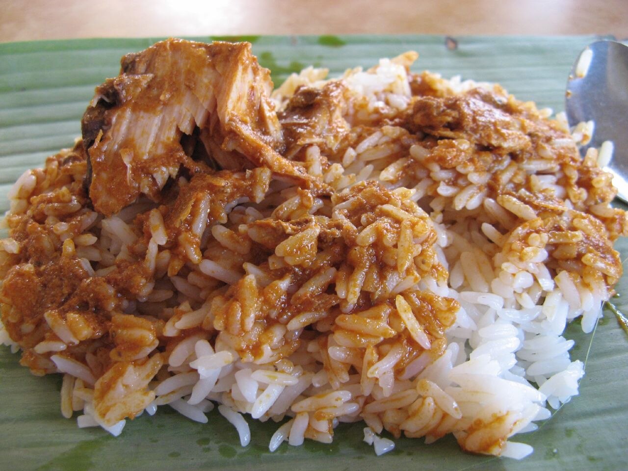อาหารเช้าแบบคนนราธิวาส ข้าวยำ นาซิดาแฆ โรตีชาชัก