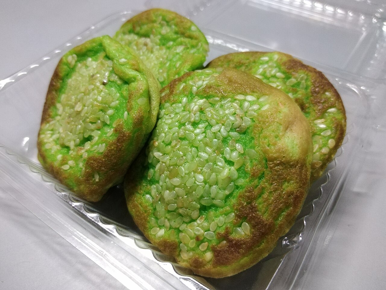 ขนมพื้นบ้านมลายูนราธิวาส อาเก๊าะ ปูตู ขนมกะทิหลากสี