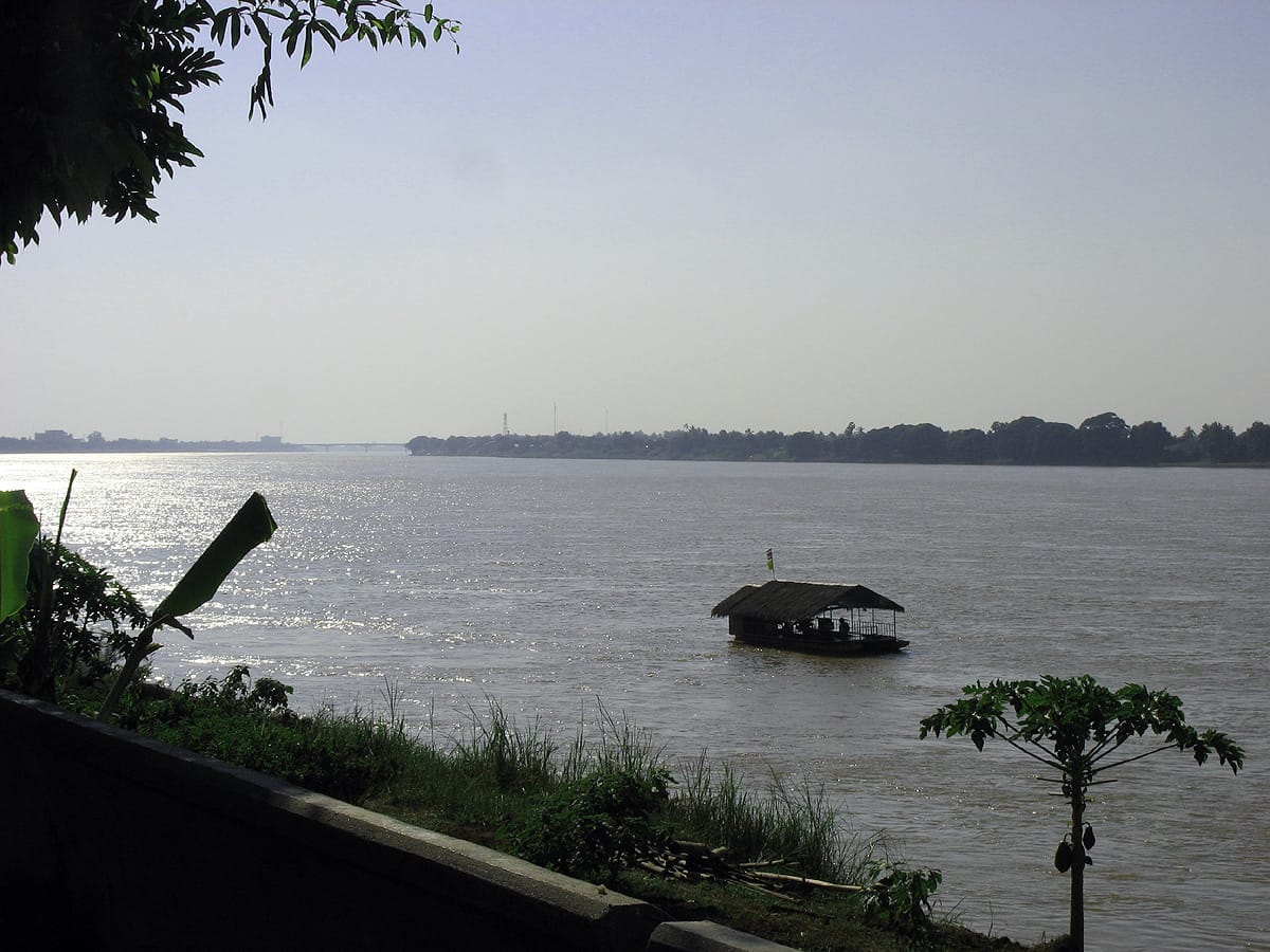 ถนนคนเดินริมโขงหนองคาย เดินชิมพร้อมวิวแม่น้ำ