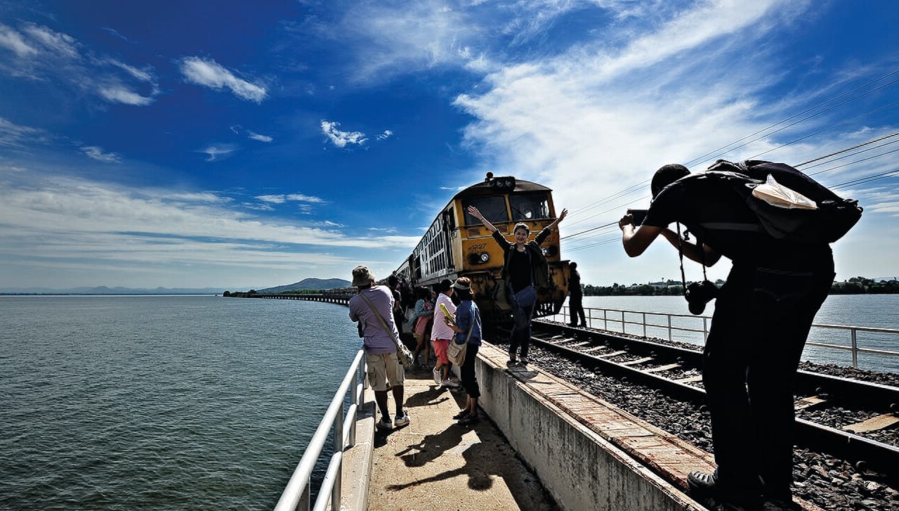 เขื่อนป่าสักชลสิทธิ์ รถไฟลอยน้ำ + วิวอ่างเก็บน้ำ